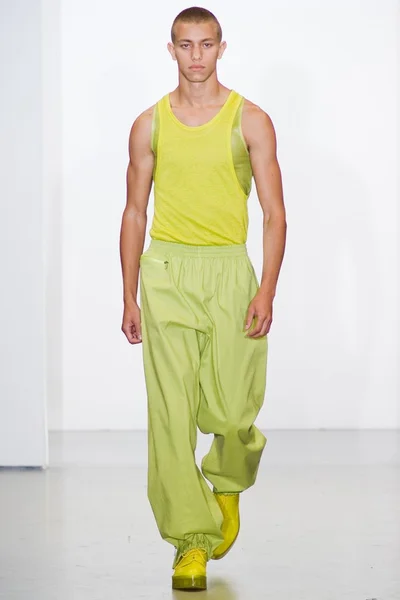 Look 10